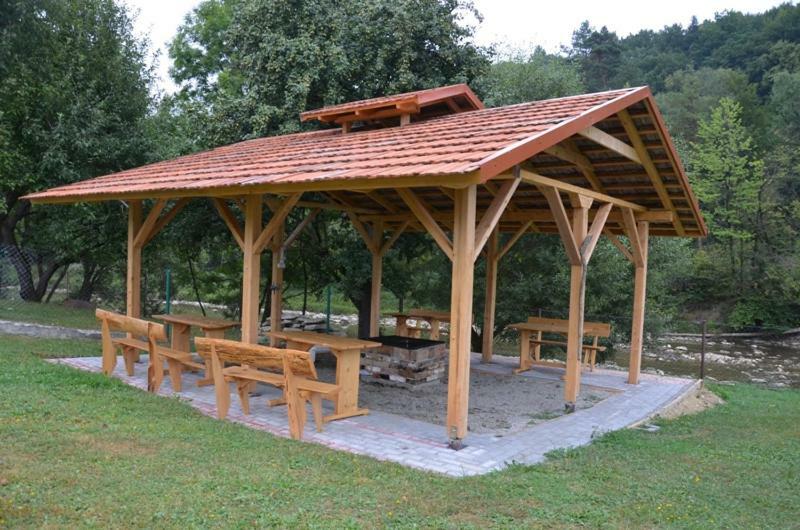 Pod Orzechem Sanok Exterior foto